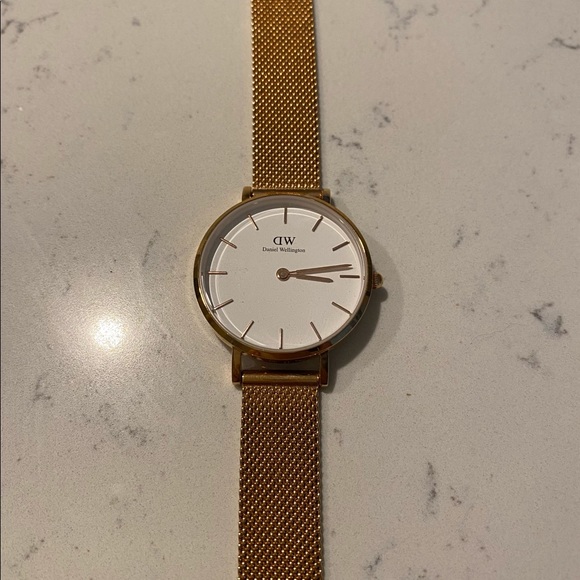 Daniel Wellington Watch - Picture 2 of 8